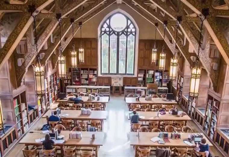 ¿Quieres estudiar en Estados Unidos? Embajada abre becas para posgrados

 – Reporte Tico