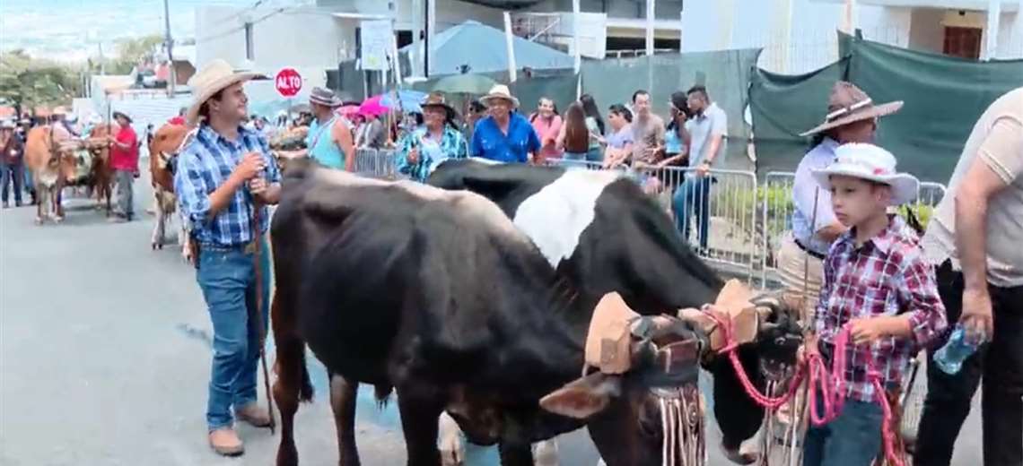 Boyeros se manifestaron este domingo en Escazú

 – Reporte Tico