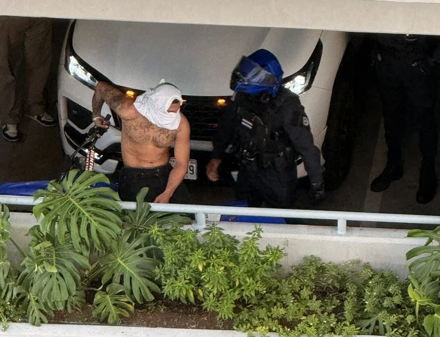 Video revela cómo se comportó Alejandro Bran en altercado en condominio

 – Reporte Tico