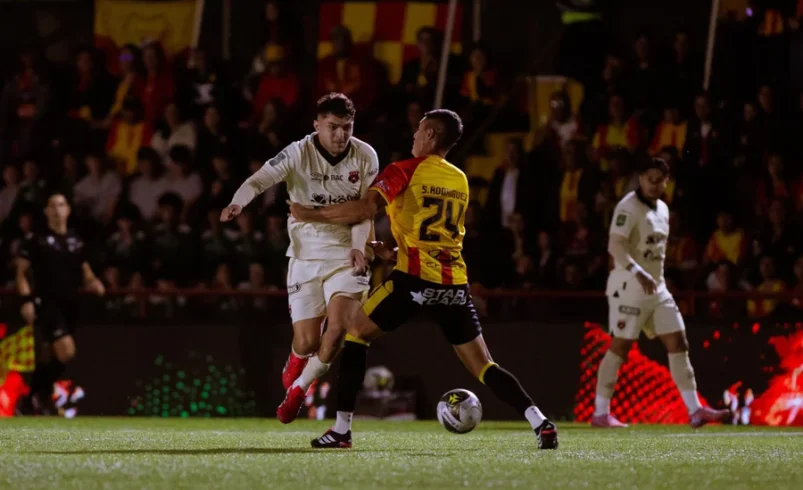 ¿Entró o no entró? La jugada que dejó dudas… y ya tiene veredicto

 – Reporte Tico