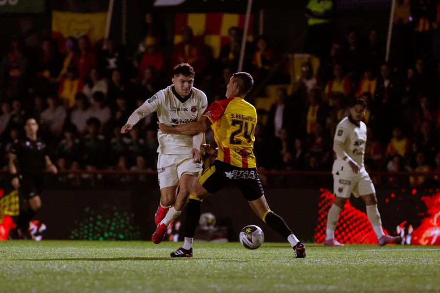 ¿Entró o no entró? La jugada que dejó dudas… y ya tiene veredicto

 – Reporte Tico