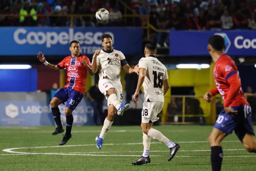 Alajuelense viaja diezmado rumbo a Los Ángeles

 – Reporte Tico