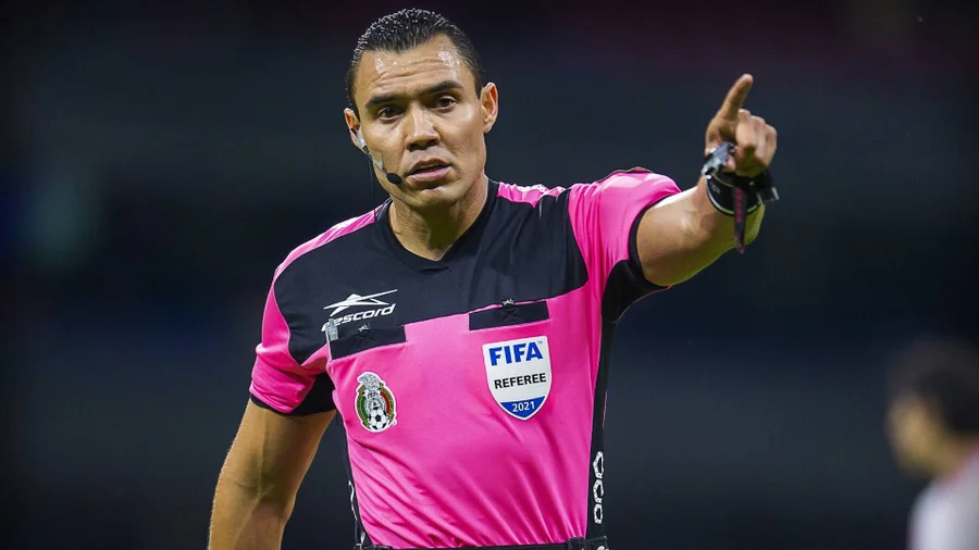 Árbitro envuelto en polémica por pedirle autógrafo a Messi pitará a Morera Soto

 – Reporte Tico