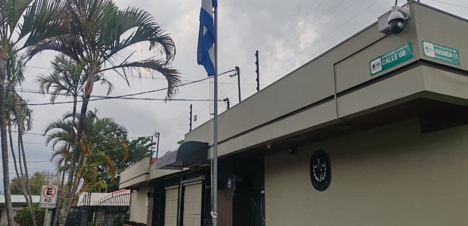 Personal de Embajada de Cuba en Costa Rica maneja nómina

 – Reporte Tico