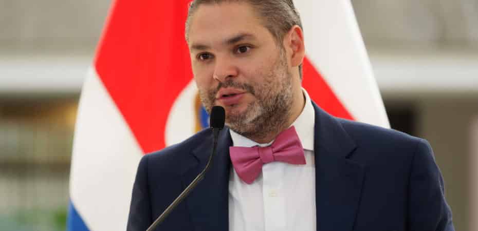 El Ministro de Educación deja la directiva del Teatro Nacional

 – Reporte Tico