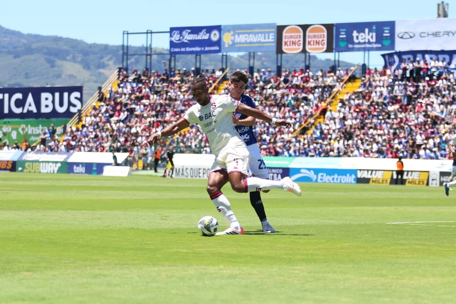 Mientras Saprissa cae al tercer lugar, Brenes mira hacia la final

 – Reporte Tico