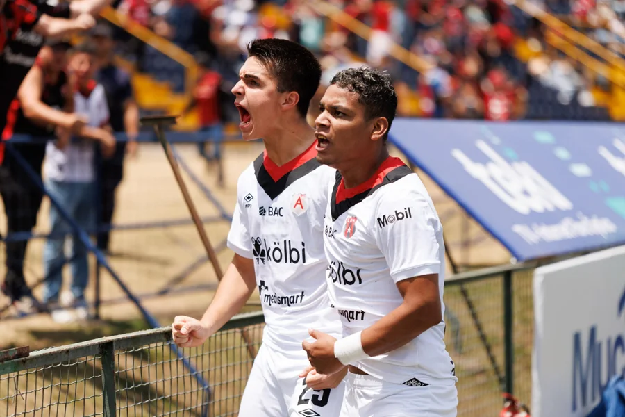 Santiago van der Putten recibe malas noticias tras partido contra Herediano

 – Reporte Tico