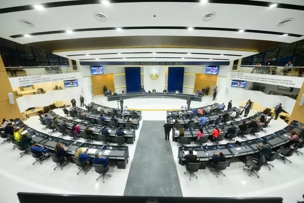 El Salvador avanza hacia cadena perpetua para homicidas, violadores y terroristas

 – Reporte Tico