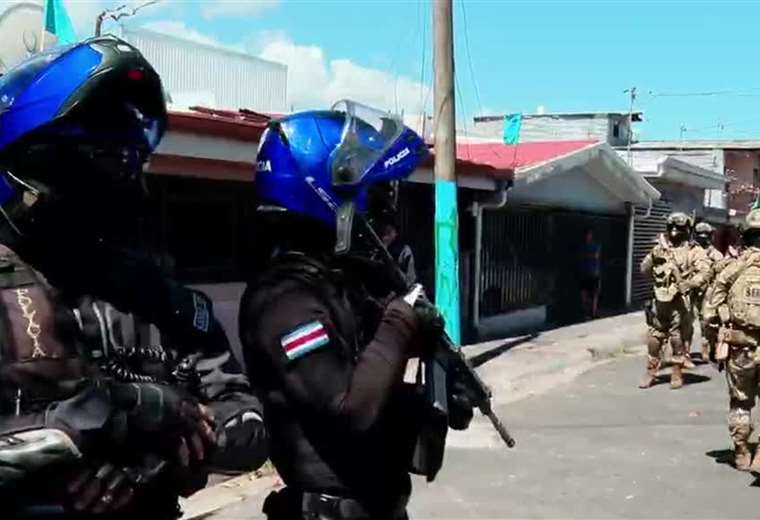 La banda ‘Los Lara’ ganaba hasta 1,6 millones de libras al día vendiendo ‘drogas bombas’

 – Reporte Tico