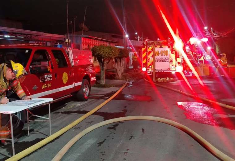 Estado de emergencia en Los Diques: incendio destruye varias viviendas

 – Reporte Tico