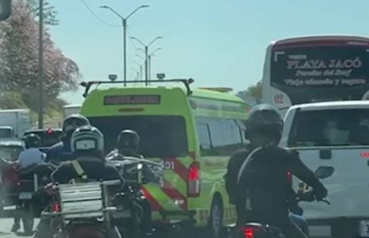 El hospital infantil se queja del bloqueo de una ambulancia que transportaba a un bebé de tres años en estado crítico

 – Reporte Tico