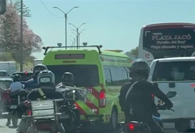 El hospital infantil se queja del bloqueo de una ambulancia que transportaba a un bebé de tres años en estado crítico

 – Reporte Tico