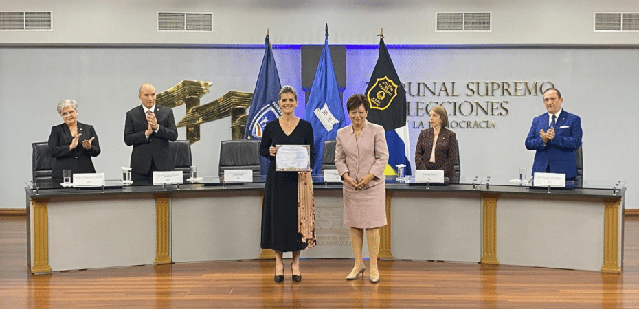 Laura Fernández Presidenta TSE Credenciales –  CR

 – Reporte Tico