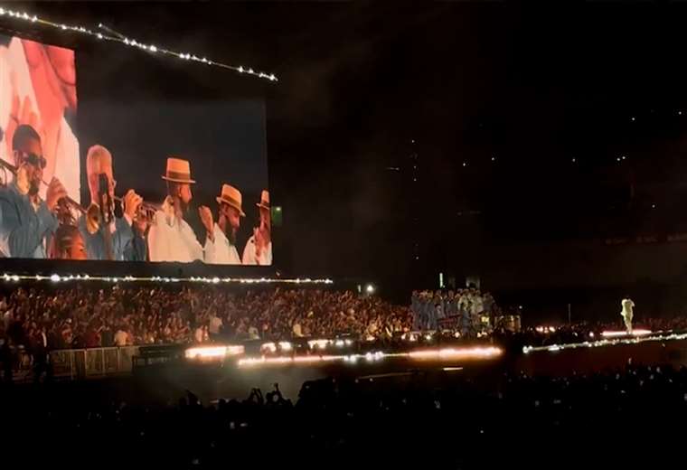 Investigan a funcionarios municipales por acreditaciones irregulares en el concierto de Bad Bunny

 – Reporte Tico