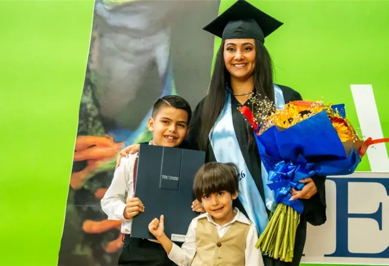 De viaje tres horas al día, dos hijos y un sueño: así se graduó un ingeniero en Costa Rica

 – Reporte Tico