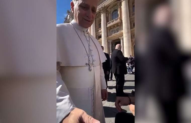 El video muestra lo que le dijo el Papa León XIV a una pareja costarricense que pidió su bendición

 – Reporte Tico