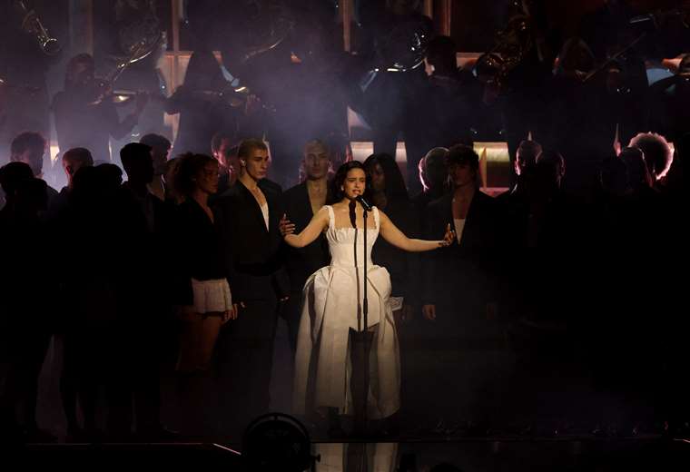 Rosalía cancela su concierto en Milán por intoxicación alimentaria

 – Reporte Tico