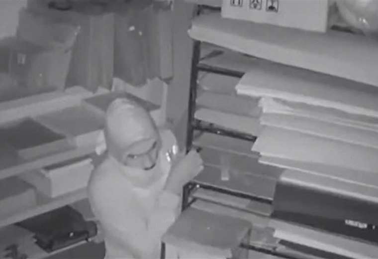 Se hicieron pasar por indigentes y cometieron robo millonario en Naranjo

 – Reporte Tico