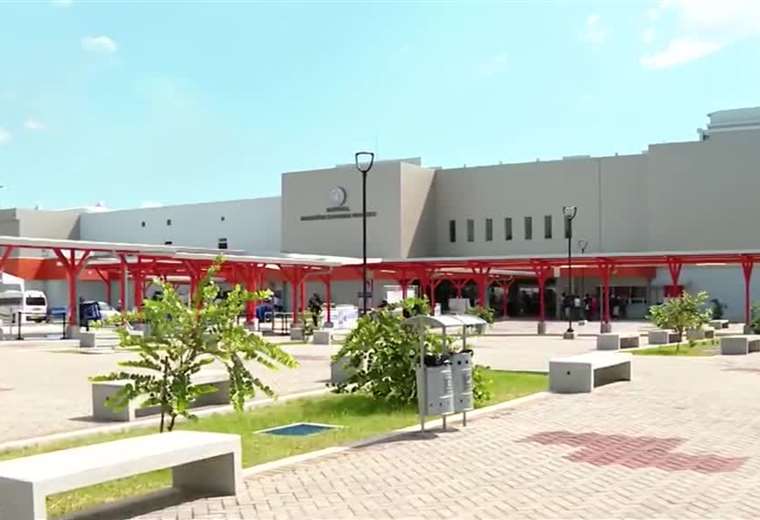 Por falta de personal en un hospital de Puntarenas, una enfermera debe atender hasta 40 pacientes

 – Reporte Tico