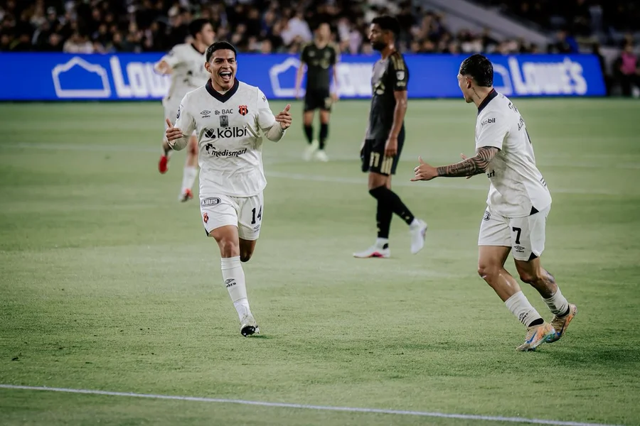 Óscar Ramírez tomó una decisión sobre Alejandro Bran

 – Reporte Tico