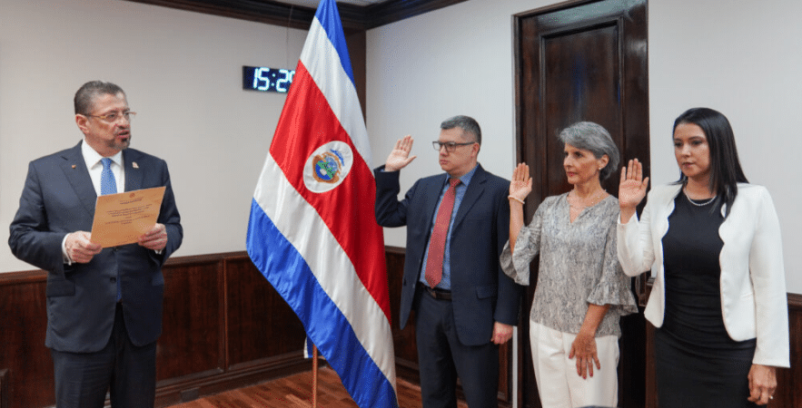 La comisión legislativa pide investigar a dos futuros diputados y al próximo vicepresidente de la república por el nombramiento de directores del Banco Nacional

 – Reporte Tico