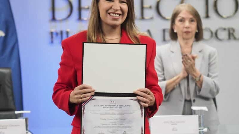 Claudia Dobles mira a los futuros dirigentes del partido en busca de «coincidencias» respecto a la presentación de proyectos de ley

 – Reporte Tico