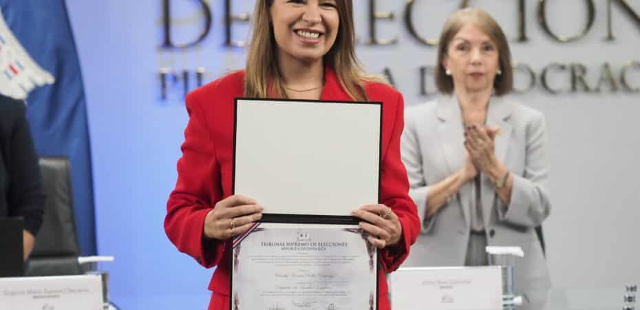 Claudia Dobles mira a los futuros dirigentes del partido en busca de «coincidencias» respecto a la presentación de proyectos de ley

 – Reporte Tico