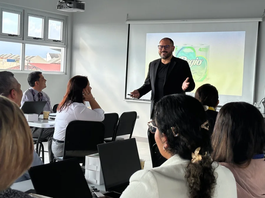 La inteligencia artificial no sustituirá a los profesores, pero transformará la educación superior en la próxima década

 – Reporte Tico