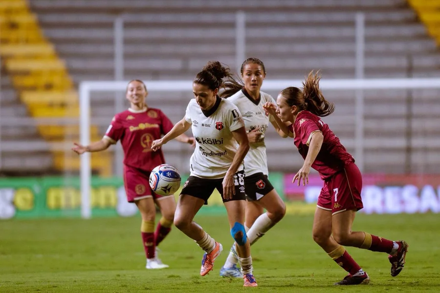 Alajuelense y Saprissa piden respeto en medio de un clásico cada vez más tenso

 – Reporte Tico