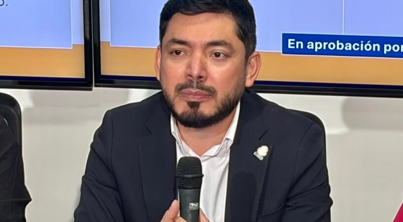 «Si tengo el honor de proceder con mucho gusto»; Ministro del Parlamento Europeo

 – Reporte Tico