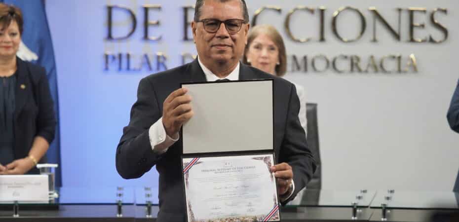 El gobierno provisional del parlamento el 1 de mayo estará presidido por Þjóðshrõtsi

 – Reporte Tico