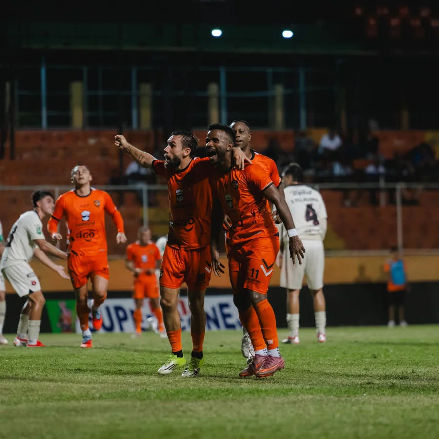 Rolando Fonseca hace un pedido insólito para unirse al Puntarenas FC que no caerá bien entre los jugadores

 – Reporte Tico