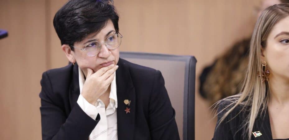 Diputados apoyan proyecto que obliga a empresarios a dotar a trabajadores de sillas de pie

 – Reporte Tico