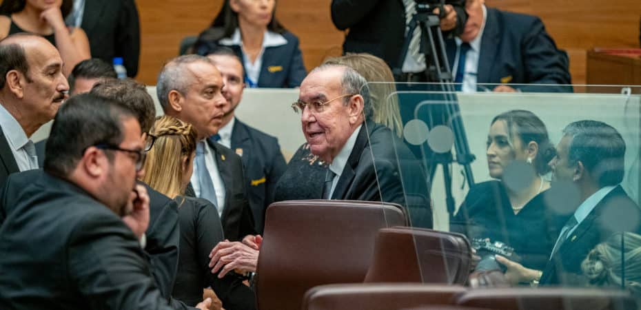 Rodrigo Arias pagará un cóctel para los suplentes como despedida de la temporada 2022-2026

 – Reporte Tico