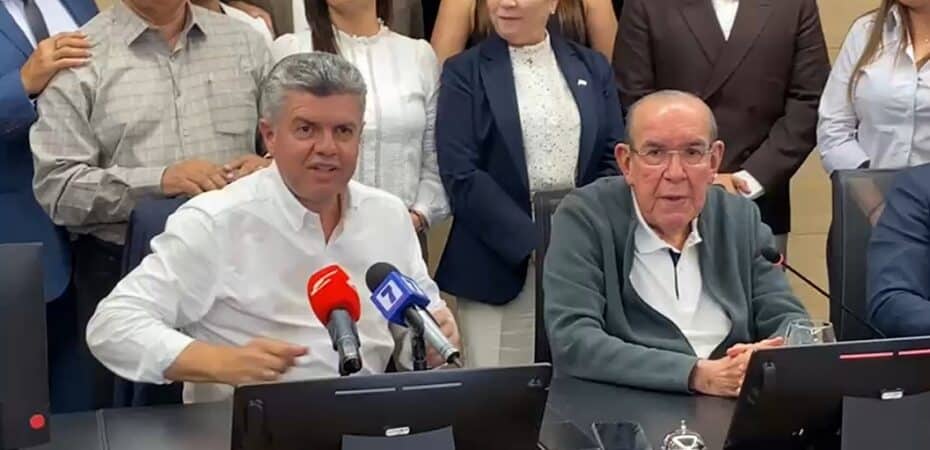 Portavoz del PLN advierte a Chaves por referirse a destruir el futuro partido: «no es con él con quien hay que negociar»

 – Reporte Tico