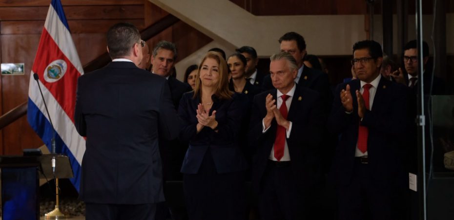 La «política vergonzosa» fue una serie de «decisiones, lagunas y prácticas cuestionables», según un informe de los diputados.

 – Reporte Tico