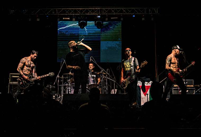 Endemia se alía con artistas españoles en ‘Cuando cae la noche’

 – Reporte Tico