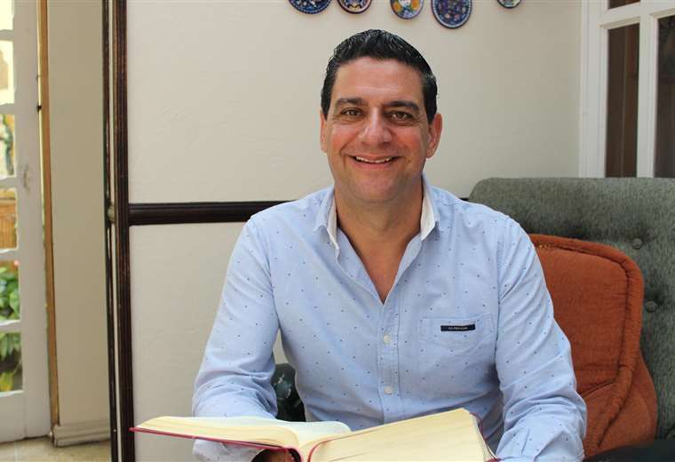 El Padre Menor reaparece en televisión: “La vocación continúa aunque no esté practicando”

 – Reporte Tico