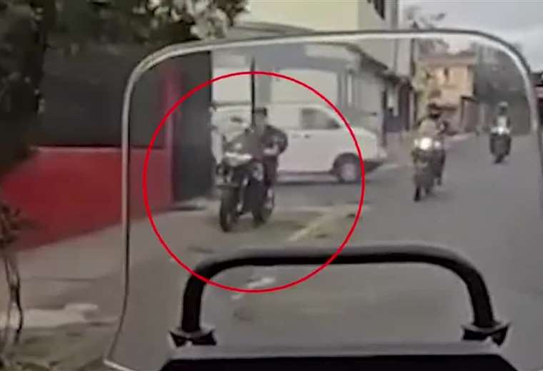 Sin casco, sin carnet de conducir y con matrículas falsas: motociclista detenido en San Sebastián

 – Reporte Tico